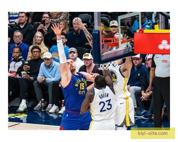 火药味浓烈勇士掘金球员冲突升级佩顿纳吉梅尔顿三人同时吃T